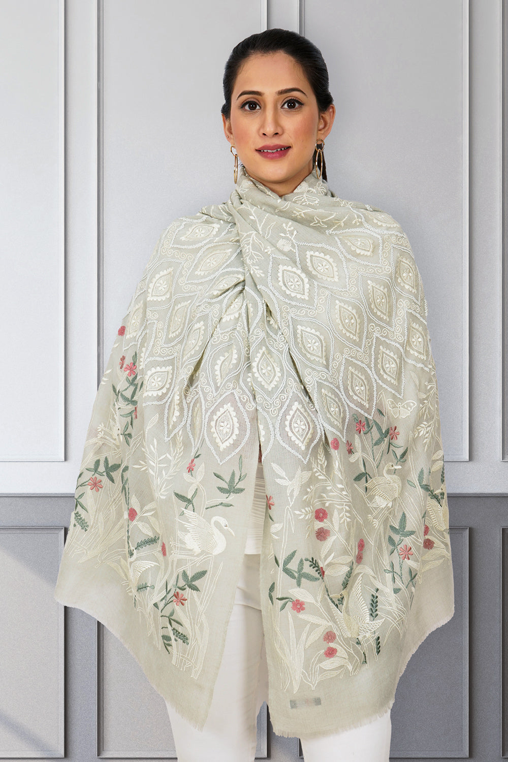 Queen’s Lake | Embroidered Pure Cashmere Stole